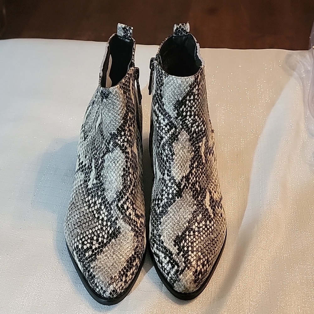 Blondo Elvina Faux Snakeskin Ankle Boots Booties Women's Size 8 - Picture 2 of 10